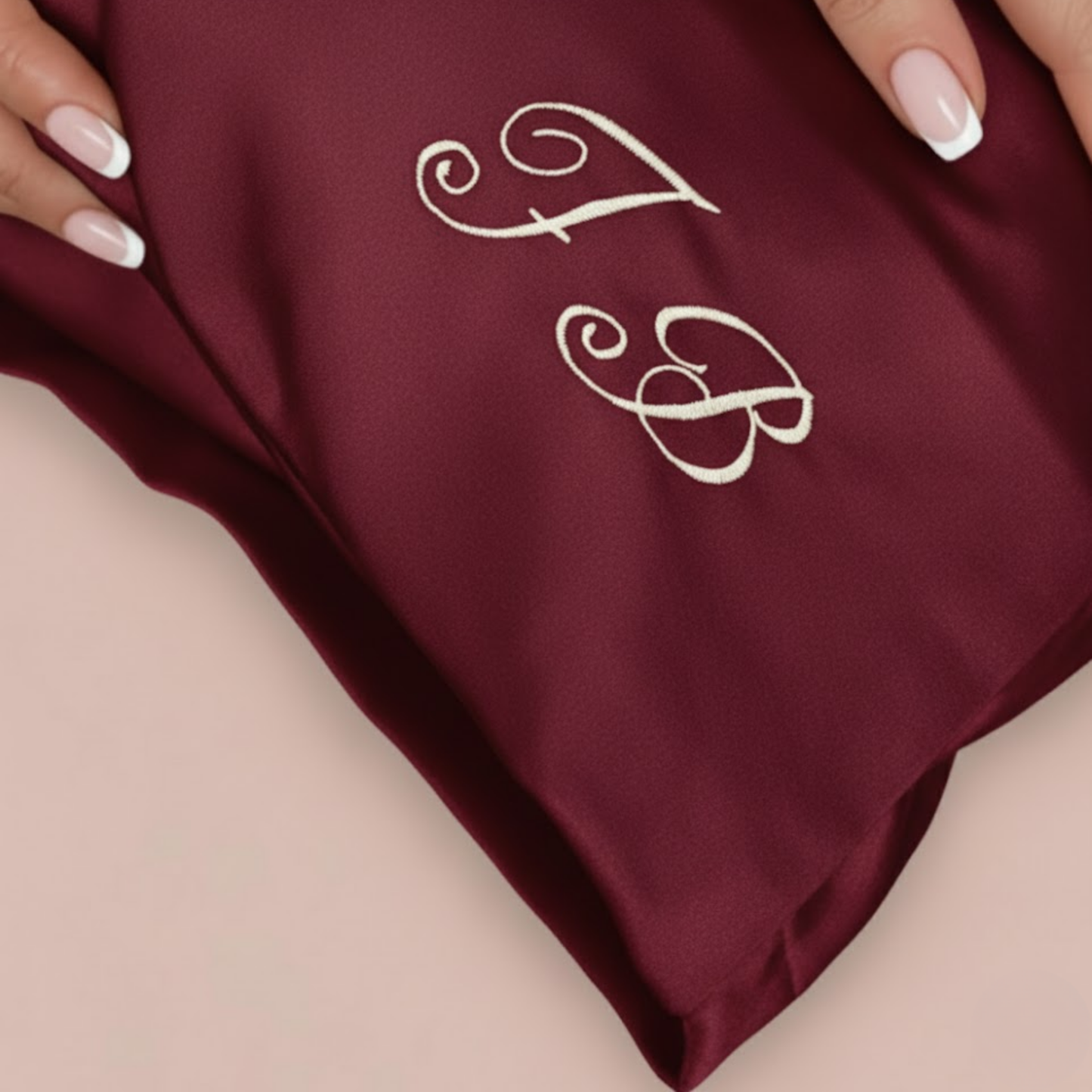 Elizabeth – İsminize Özel İşlemeli Premium Vegan Saten Güzellik Yastık Kılıfı