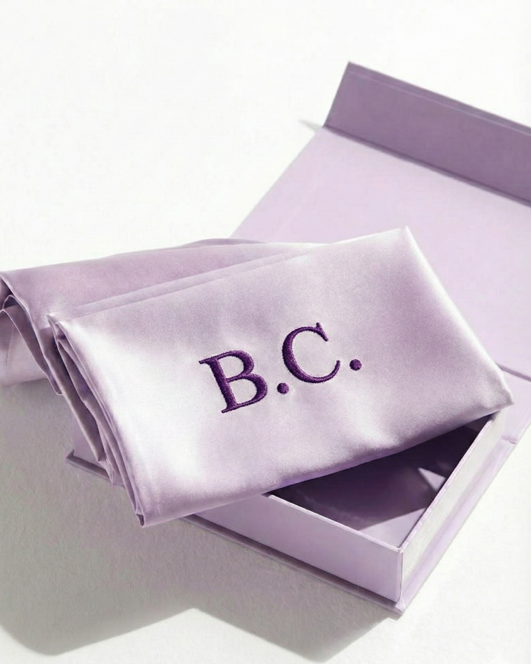 Lilac– İsminize Özel İşlemeli Premium Vegan Saten Güzellik Yastık Kılıfı